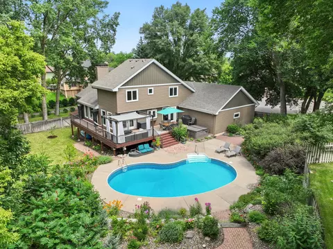 1835 Holly Ln N, Plymouth, MN 55447