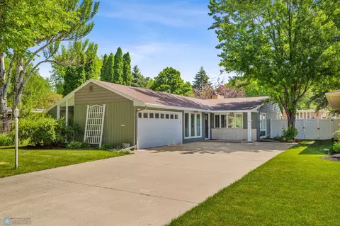1714 7th St S, Fargo, ND 58103