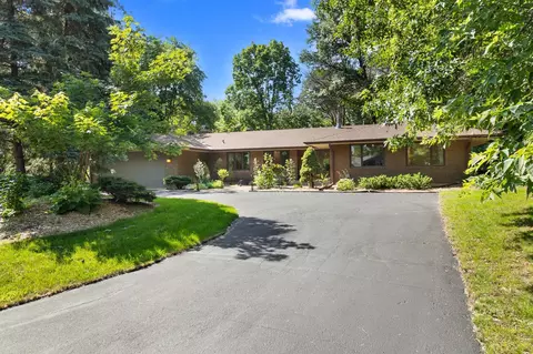 5521 W 93rd St, Bloomington, MN 55437
