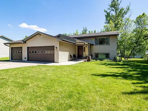 112 Crystal Ct, Montrose, MN 55363