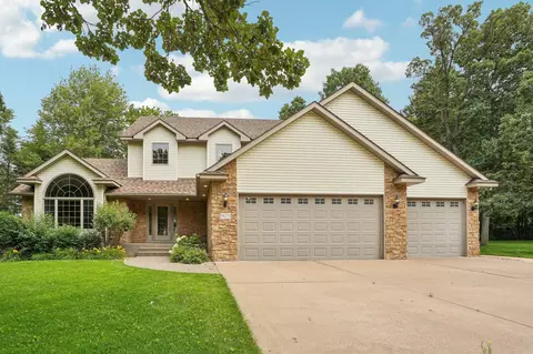 38275 Golden Oaks Trl, North Branch, MN 55056