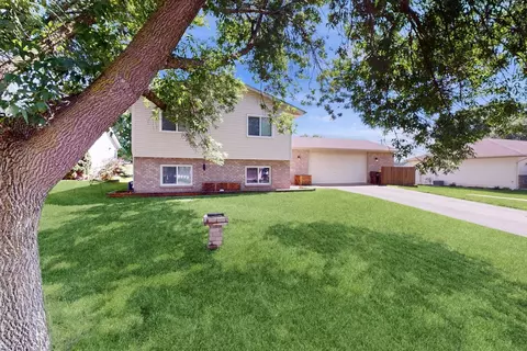 348 Crestview Cir, Jordan, MN 55352 photo 2