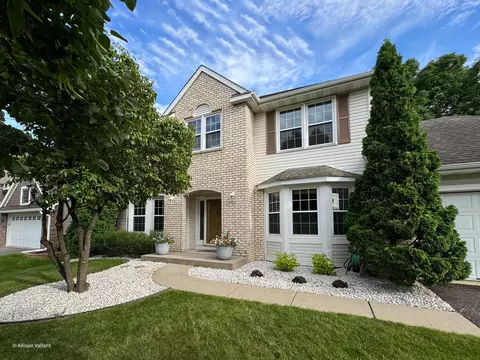 684 Oxford Rd, Eagan, MN 55123