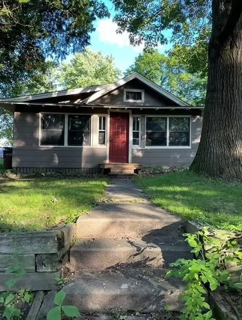 120 Spruce St, Mahtomedi, MN 55115