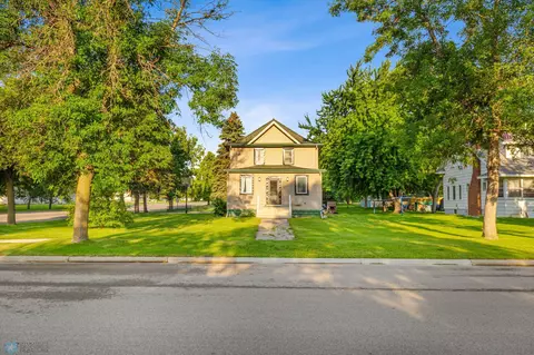 403 9th St, Hawley, MN 56549