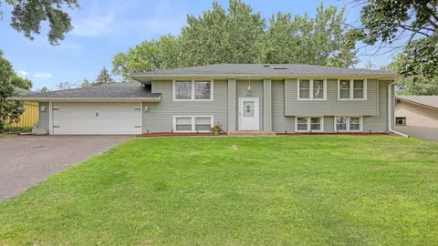 2953 Howard St N, Maplewood, MN 55109