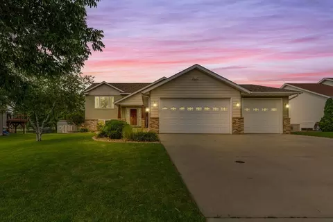 2430 Fox Hollow Ln, Owatonna, MN 55060