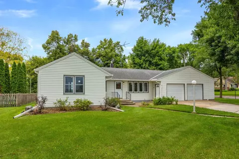 410 Kingsley St S, Winsted, MN 55395