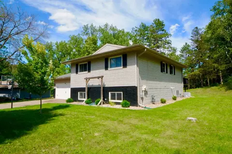 1671 Woodland Dr, Red Wing, MN 55066