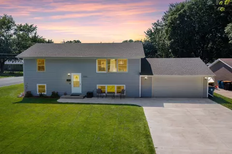 1096 Harrison St S, Shakopee, MN 55379