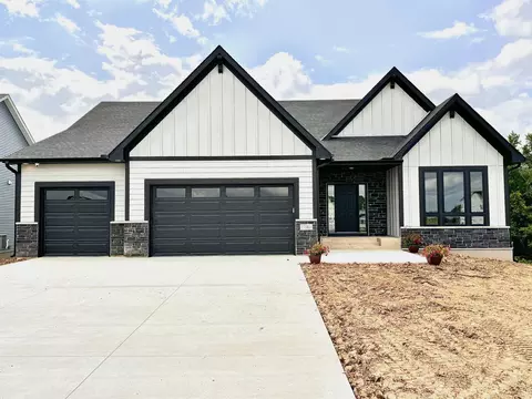 17963 Headwaters Dr, Lakeville, MN 55044