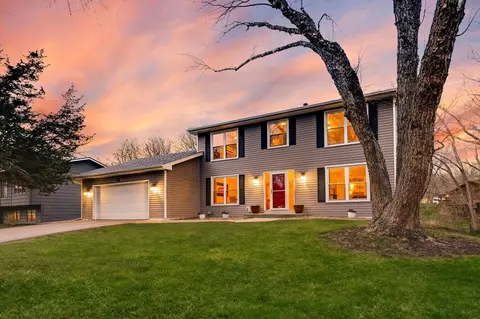 10330 Nottingham Trl, Eden Prairie, MN 55347
