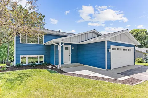 220 Meadow Dr, Loretto, MN 55357