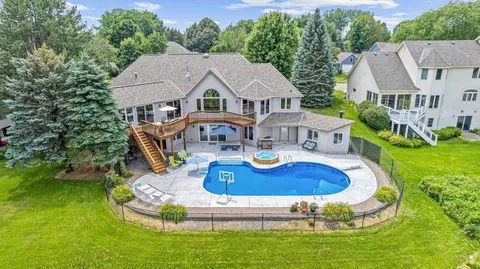 1275 W Royal Oaks Dr, Shoreview, MN 55126