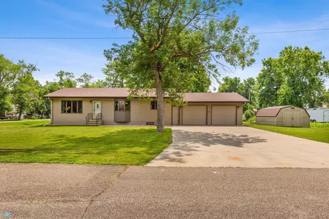 290 3rd Ave, Davenport, ND 58021