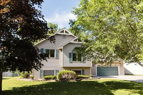 597 Chippewa Trl, Lino Lakes, MN 55014