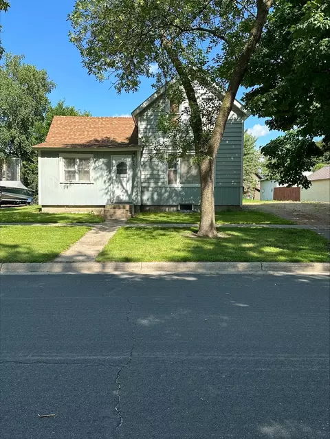 231 Monroe St SE, Hutchinson, MN 55350