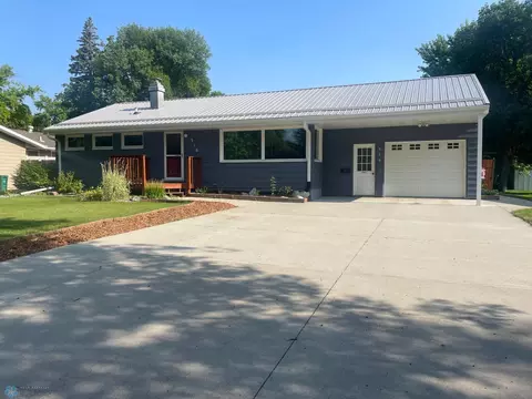 316 9th Ave S, Wahpeton, ND 58075