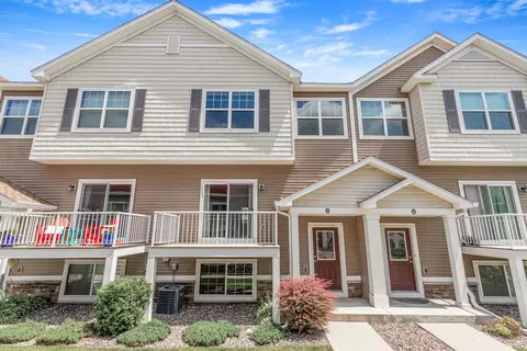 9570 Jefferson Dr #3, Chanhassen, MN 55317