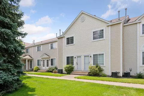 9069 Scarlet Globe Dr, Eden Prairie, MN 55347