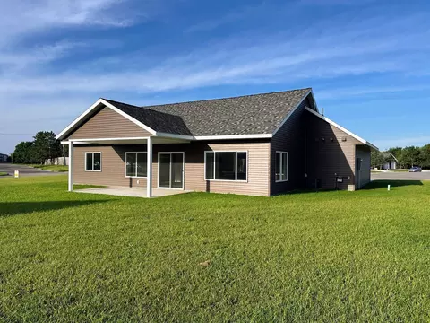 860 9th St NW, Perham, MN 56573 photo 4