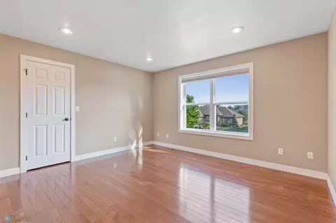 6054 Silverleaf Dr S, Fargo, ND 58104 photo 33