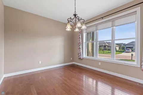 6054 Silverleaf Dr S, Fargo, ND 58104 photo 9