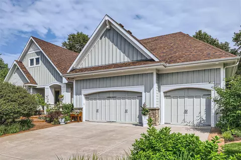 884 Fox Holw, Lino Lakes, MN 55014