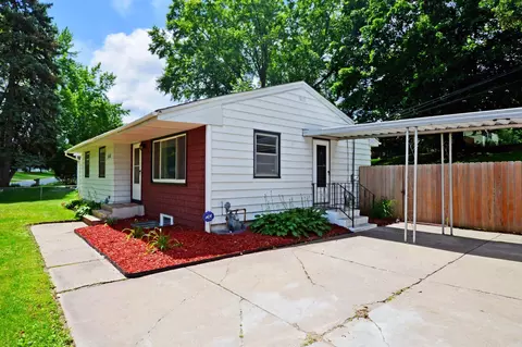 548 Meadow Ln, Woodbury, MN 55125