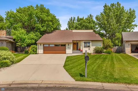 23 Prairiewood Dr S, Fargo, ND 58103