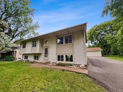 2573 Stark St, Little Canada, MN 55117