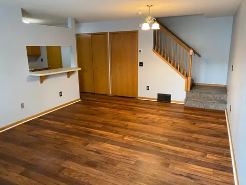 1925 Southcross Dr W #1302, Burnsville, MN 55306