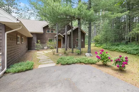 7199 Ely Lake Dr, Eveleth, MN 55734