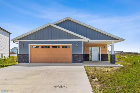 7388 Madelyn Ln S, Fargo, ND 58104
