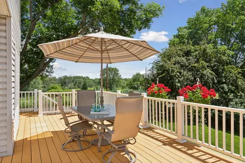 18 Dunbar Way, Mahtomedi, MN 55115