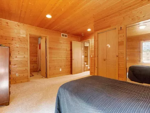 Bedroom - 2220 Peninsula Rd NE, Outing, MN 56662 photo 2 of 7