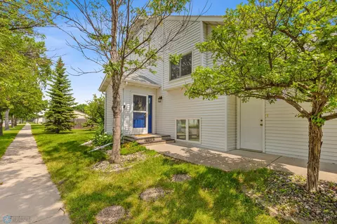 2127 33rd Ave S, Fargo, ND 58104