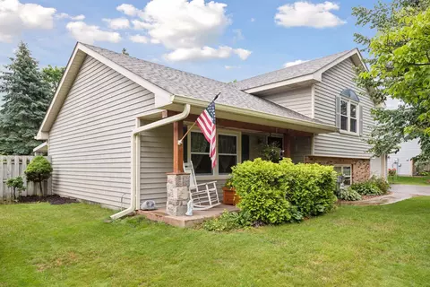 532 Homewood Ave, Mahtomedi, MN 55115