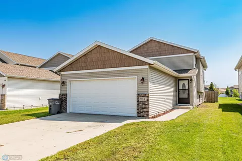 934 41st Ave S, Moorhead, MN 56560