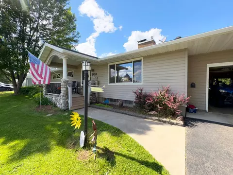 203 Wyandotte Rd, Hoyt Lakes, MN 55750