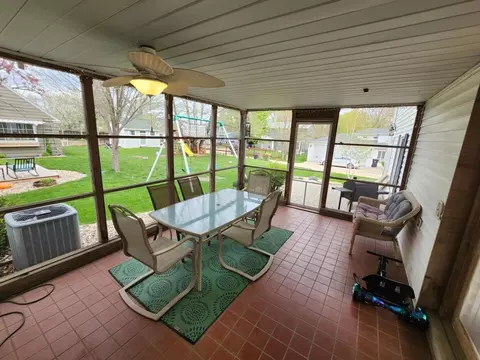 105 S High St, Marshall, MN 56258 photo 3