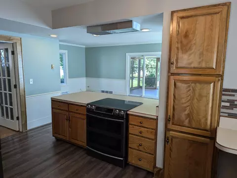 105 S High St, Marshall, MN 56258 photo 4