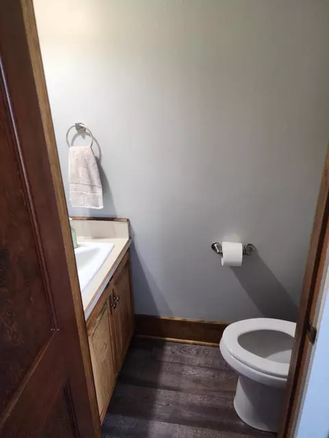 105 S High St, Marshall, MN 56258 photo 7
