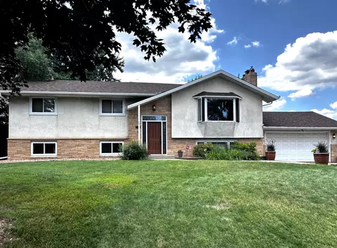 1967 Mcmenemy St, Maplewood, MN 55117