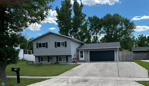 637 10th Ave E, West Fargo, ND 58078
