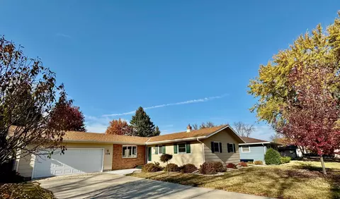 114 Circle Dr, Marshall, MN 56258