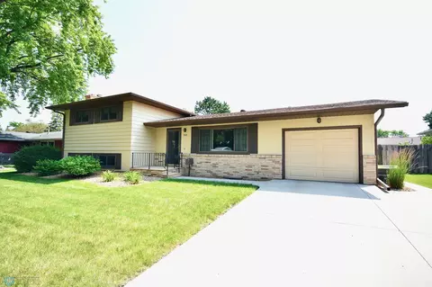 3109 9th St N, Fargo, ND 58102