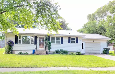 310 Prior St, Stewart, MN 55385