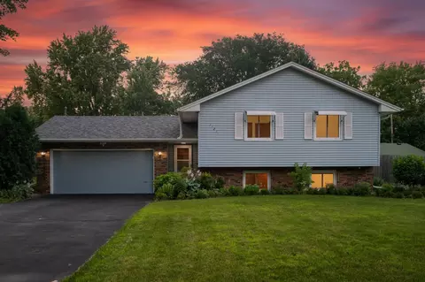 1121 Shryer Ave W, Roseville, MN 55113