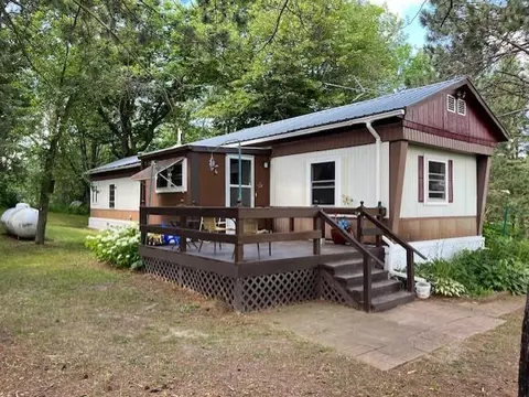 2299 Quarter St, Quamba, MN 55007